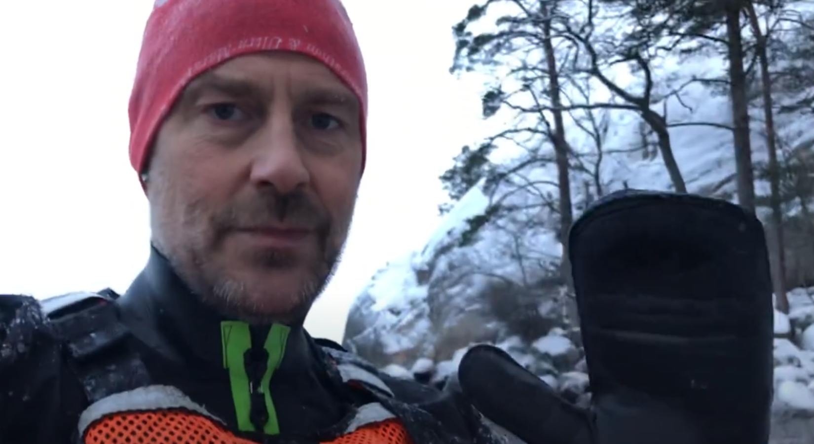 Hur håller man händerna varma under paddling?-Kajaksidan